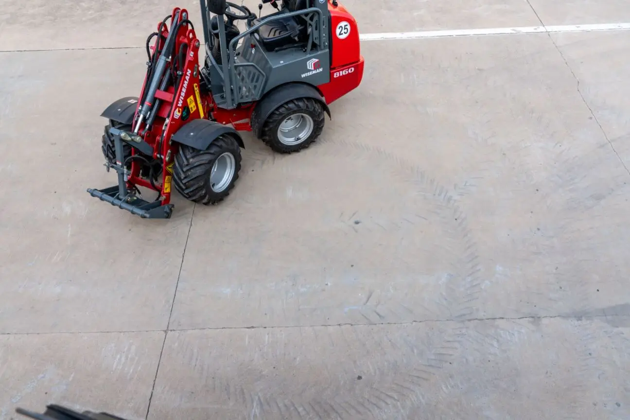 Heavy Lifting, Small Size: Small Loader High Payload Capacity for Big Jobs in Small Spaces