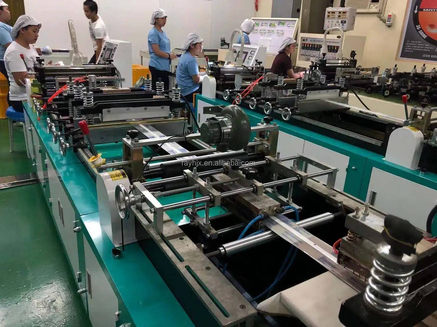 Central Sealing Bottom Cutting Pouch Making Machine