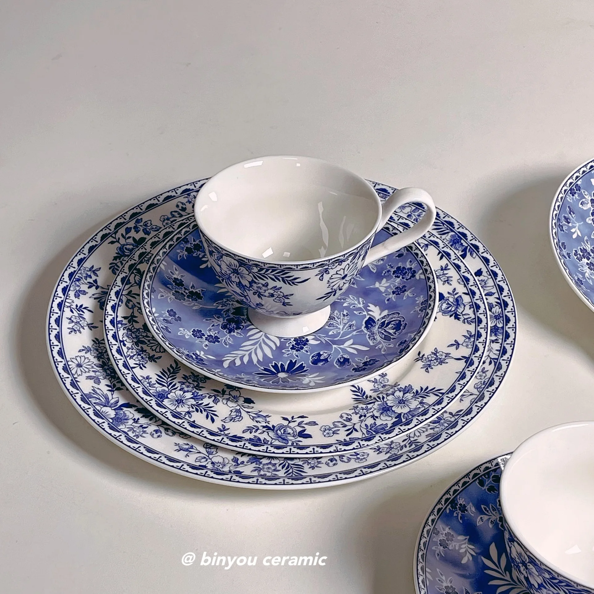 2024 hot seller  luxury Chinese style vintage porcelain tea coffee cup set cup and sauce set for wedding restaurant coffee shop