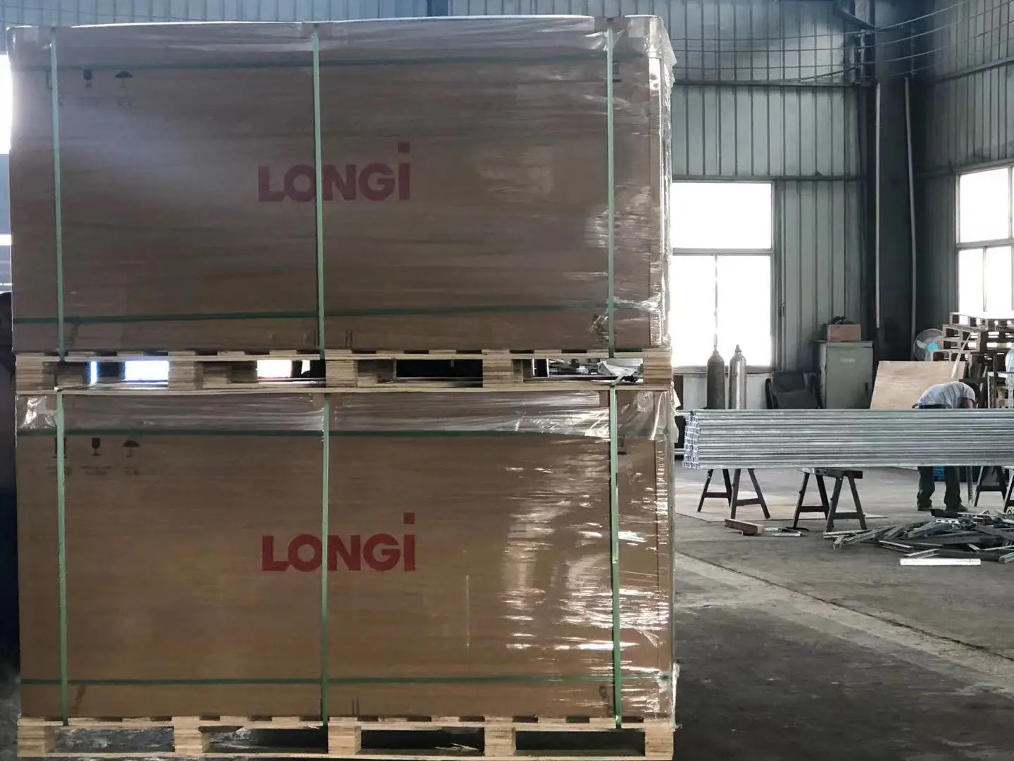  Более высокой энергии выход Longi Hi-M04 LR4-72HBD 450 Вт моно панели солнечных батарей и он имеет высокую эффективность низкая крышкой двусторонние PERC недорезанный