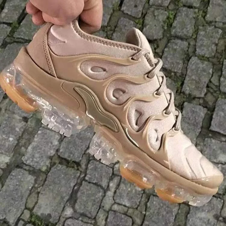 
2021 New Fashion Women Sneakers Casual Shoes Girl Soft Air Cushion Sports Running Sneakers Ladies Breathable Mesh Athletic Shoes 