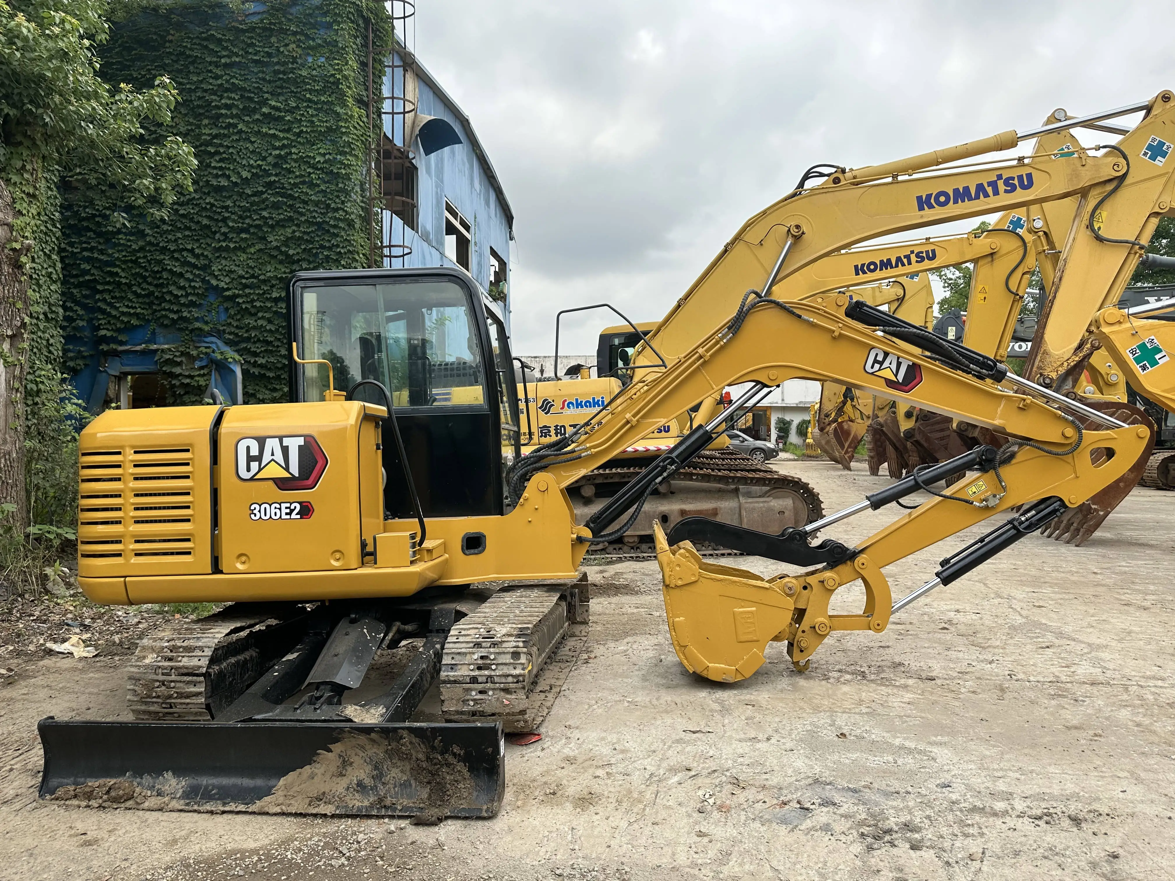 Used CAT 306 excavator, CAT 306E2 306D 306E 308C excavator digger with dozer, mini excavadora CAT price low in stock hot sale