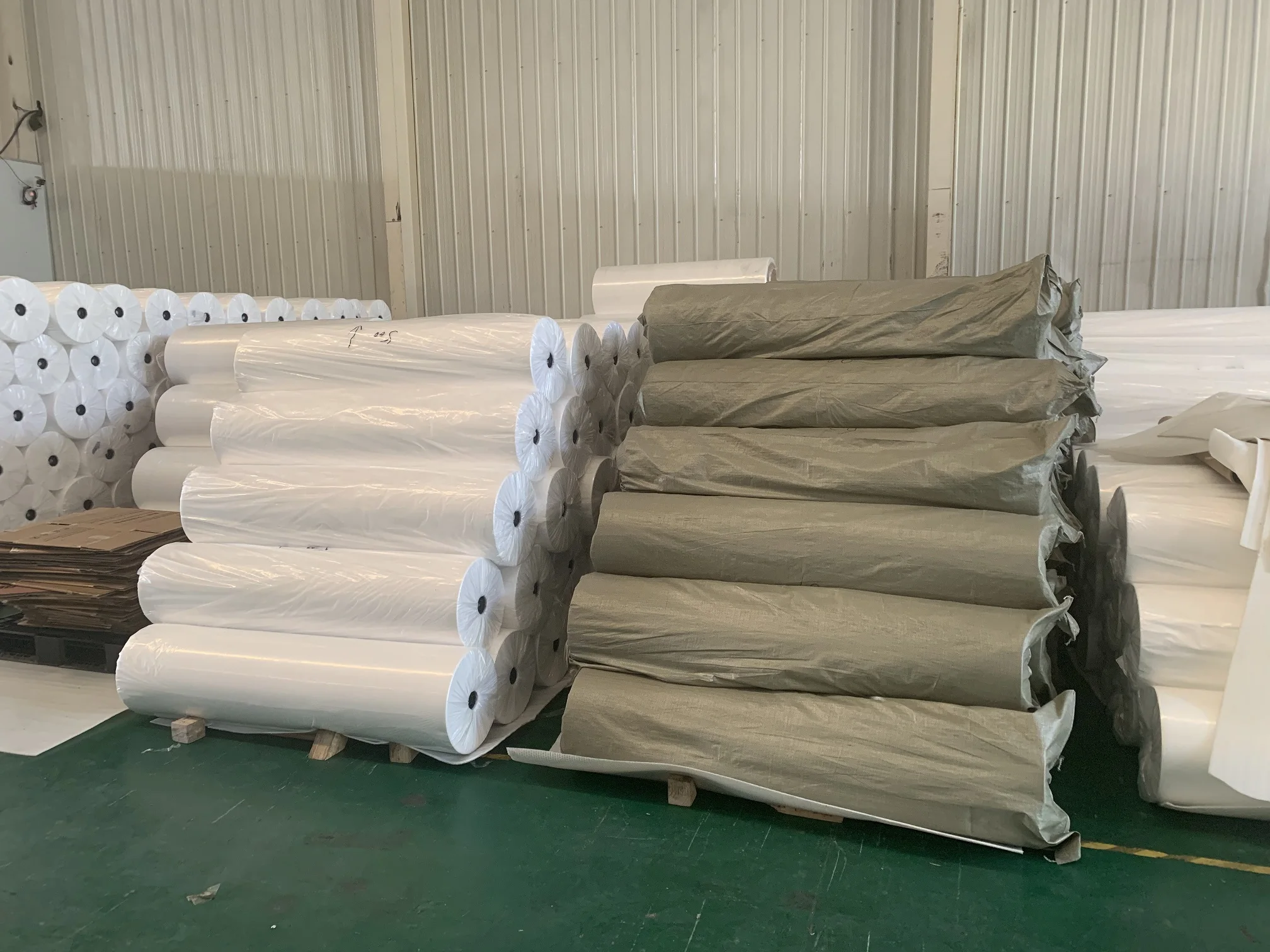 Non Woven Laminated Fabric Coated PE Breathable Film For Type 5/6 Medical Protective Coveralls Suit Fabric Material
