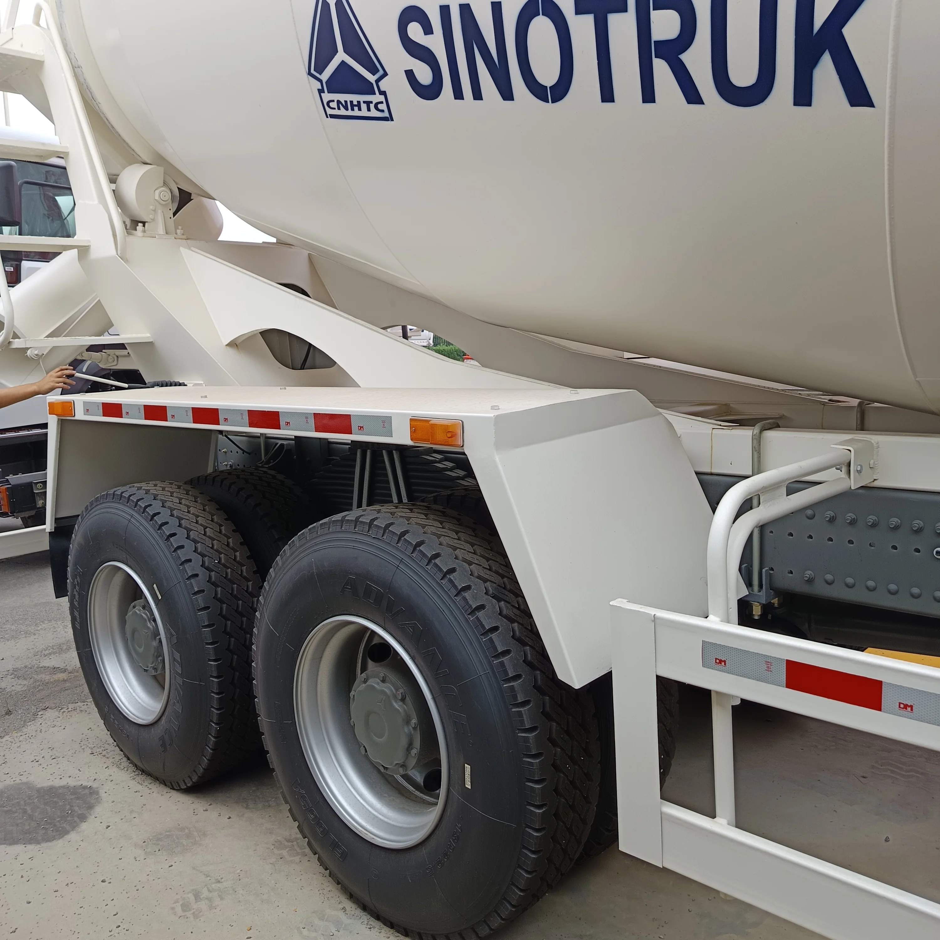 Хорошее качество новый Грузовик Sinotruk Howo низкая цена бетономешалка 380/400HP для продажи