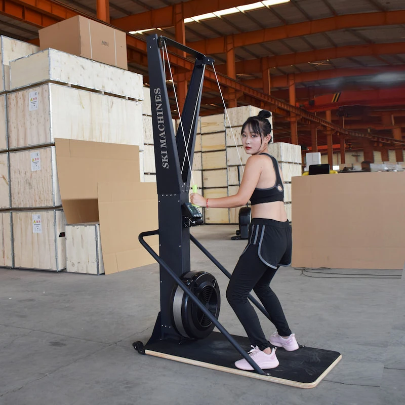 Тренажер для фитнеса в тренажерном зале