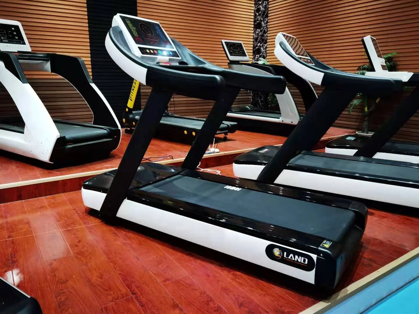 LAND FITNESS commercial use LCD screen using high quality Commercial Treadmill