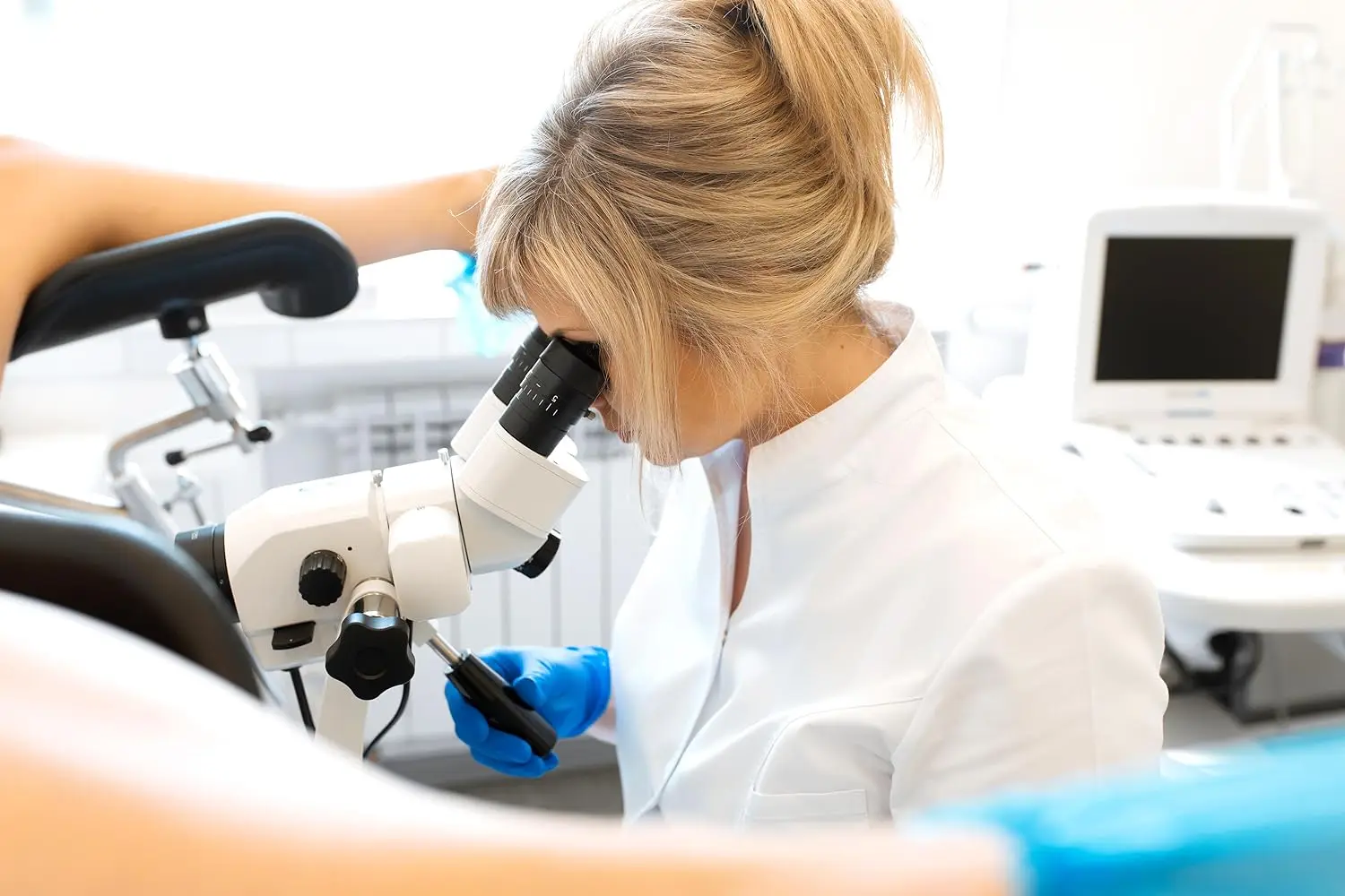 KN-2200B Portable Digital Beautiful Vagina Video Colposcope For Gynecology Hd Binocular Optic Colposcope Camera Equipment