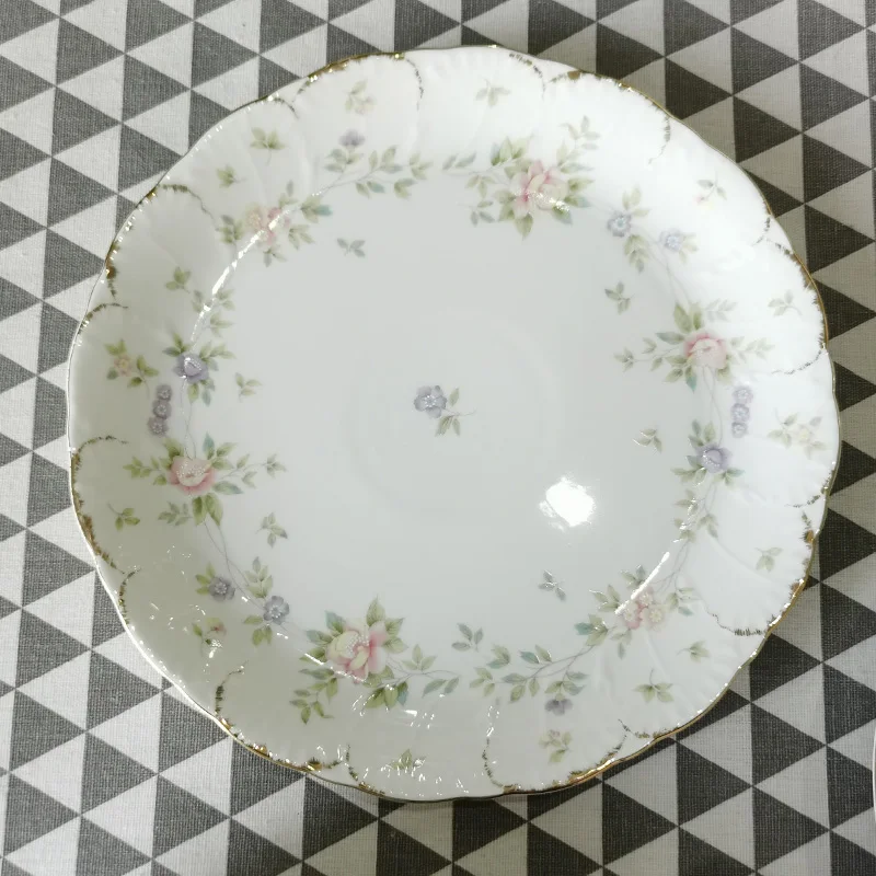 HUADA Hot Selling Gold Rim Ceramic Dinnerware Set Nordic Style Flower Design Round Porcelain Plate Wedding Deroation