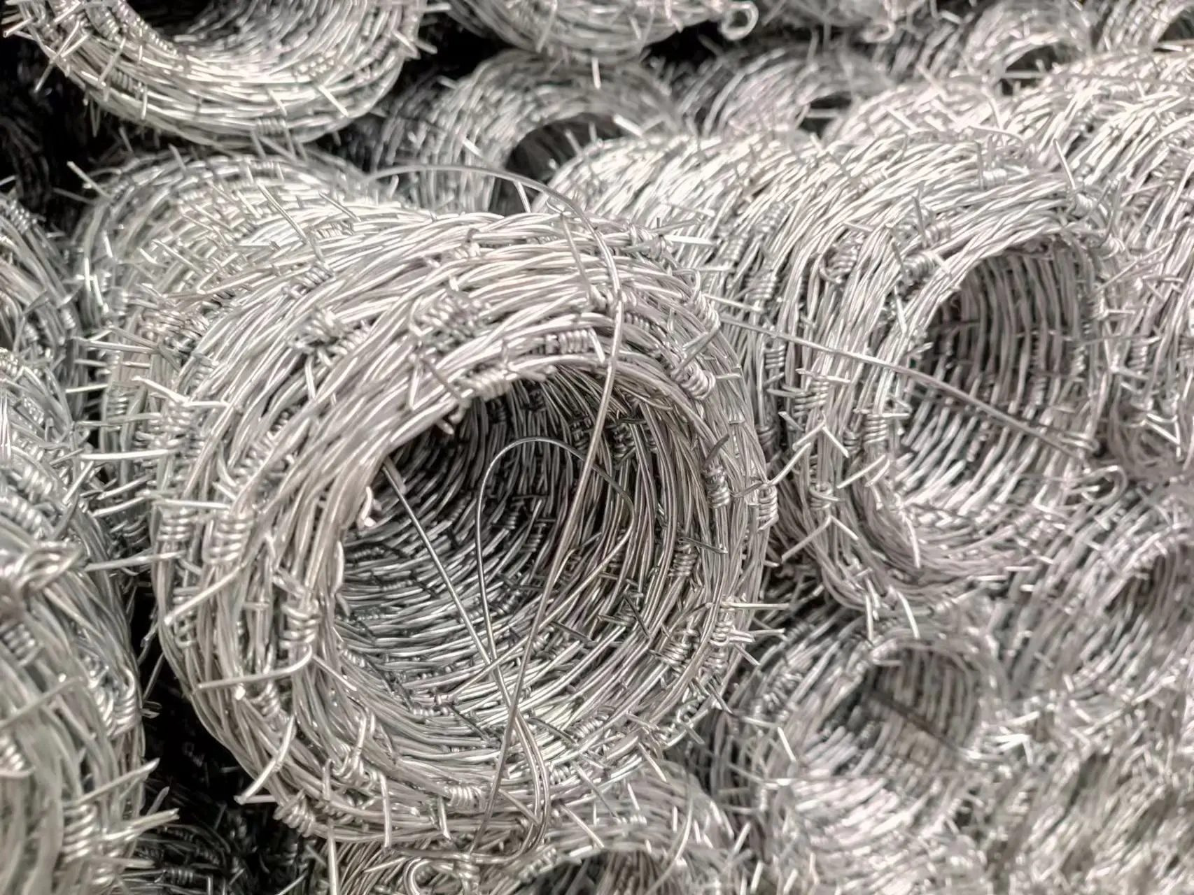 high quality 50kg barbed wire price per roll / galvanized barbed wire mesh stainless steel barb wire fence roll