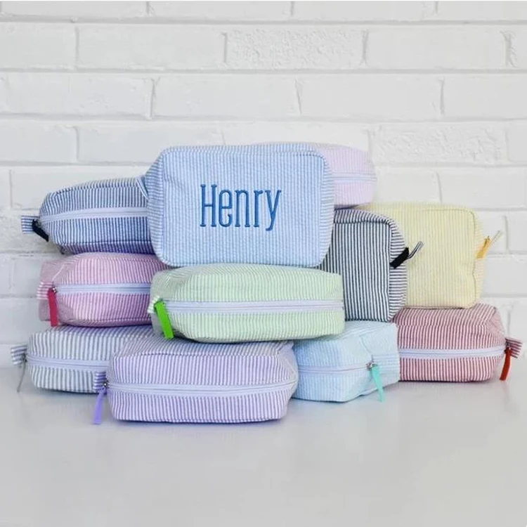 Hot Sell Monogrammed Seersucker Makeup Bag Cosmetic Pouch Personalized Embroidery Seersucker Cosmetic Bag for Bridesmaid Gifts