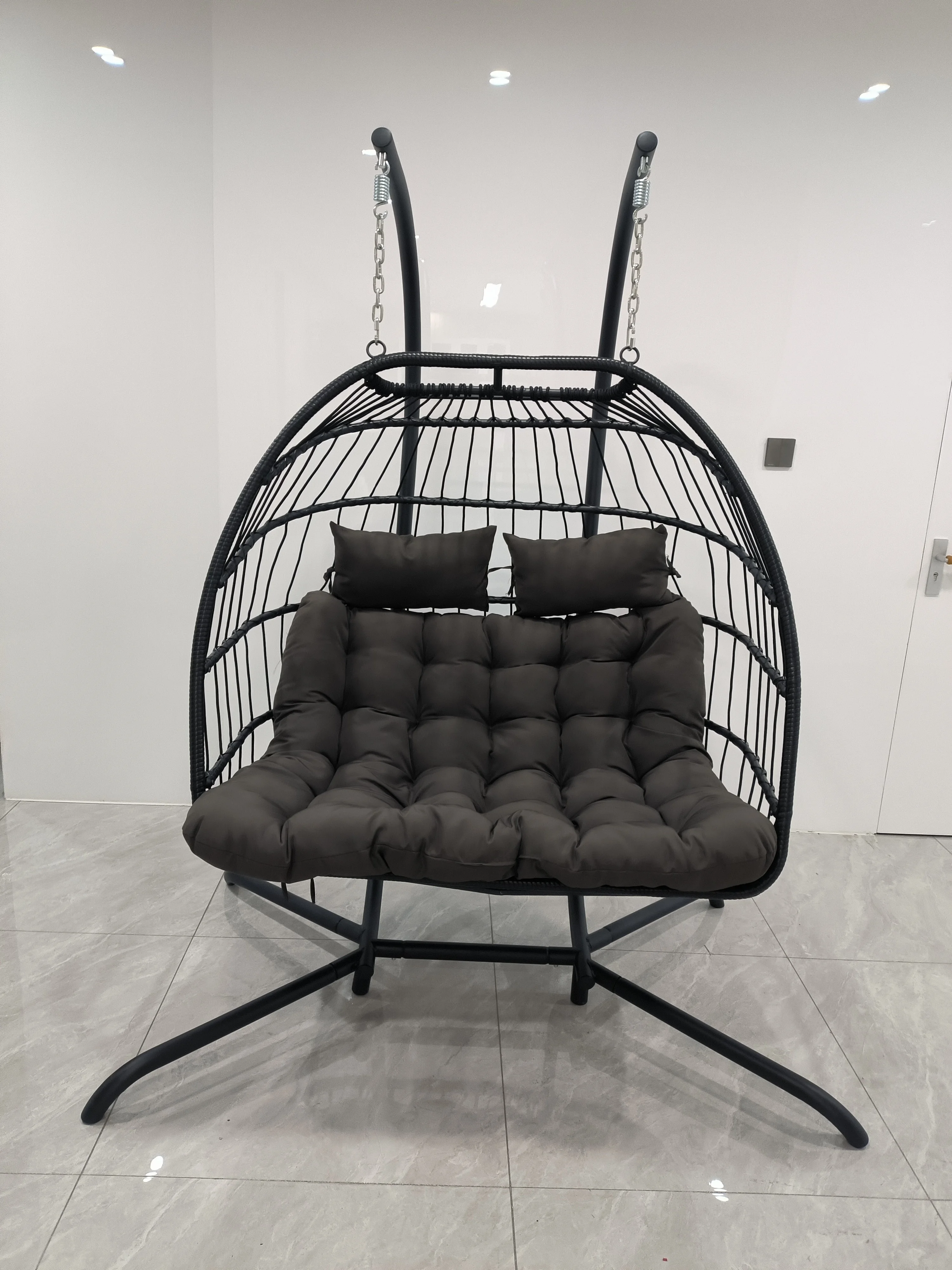 Складное кресло-качалка из ротанга с подставкой