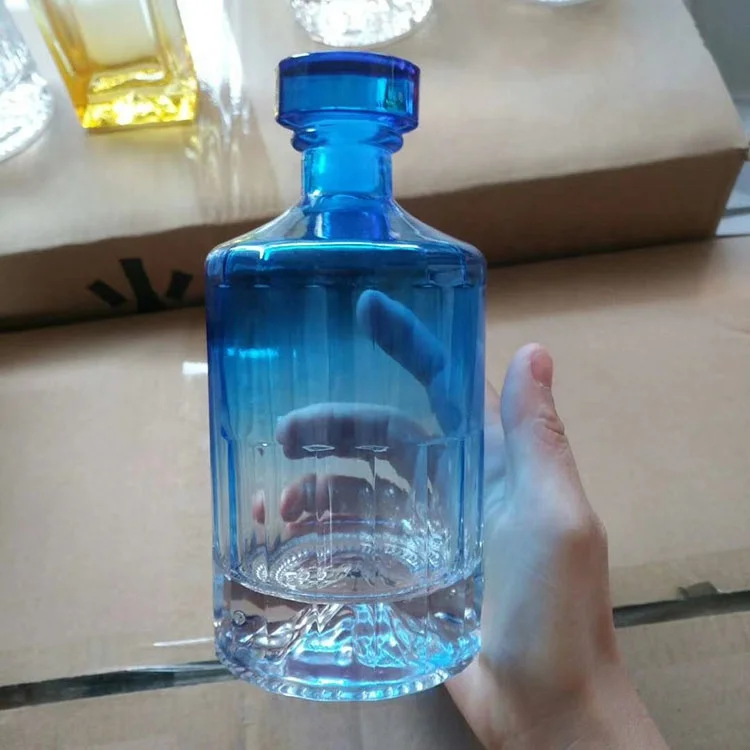 Cork Sealing Type Fancy Liquor Bottle 500ml Reusable Glass Bottle For Vodka