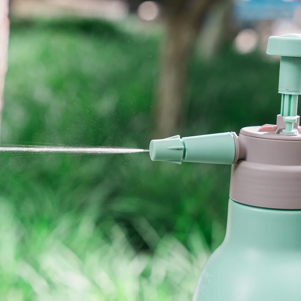 Sprayers in lawn and garden spray bottle for plants 1L High-Pressure Handheld Water Sprayer Bottle Visible Water Line