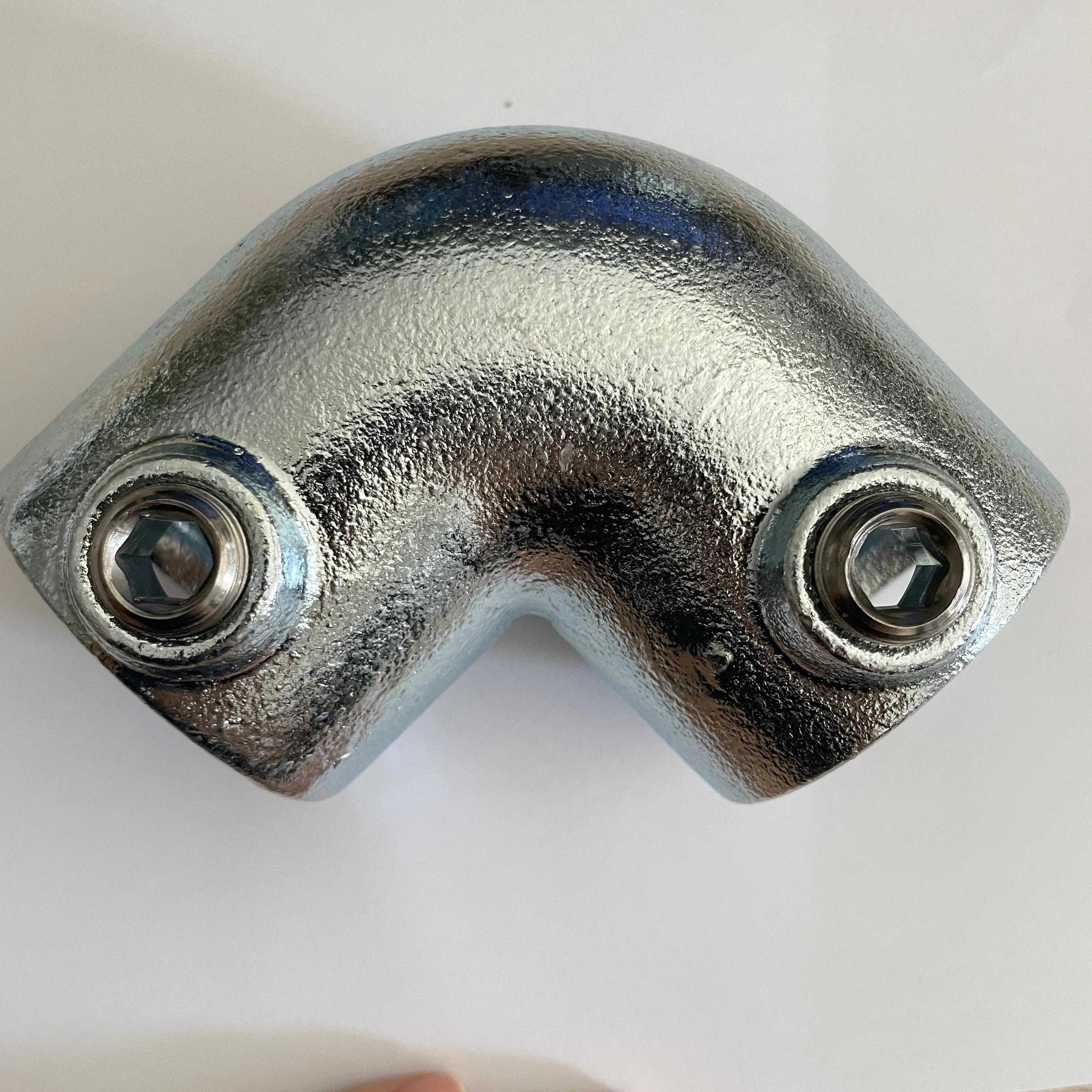 Galvanized GI Pipe Fittings Malleable Iron Metal 90 Degree Elbow Key Clamps Connector Screws