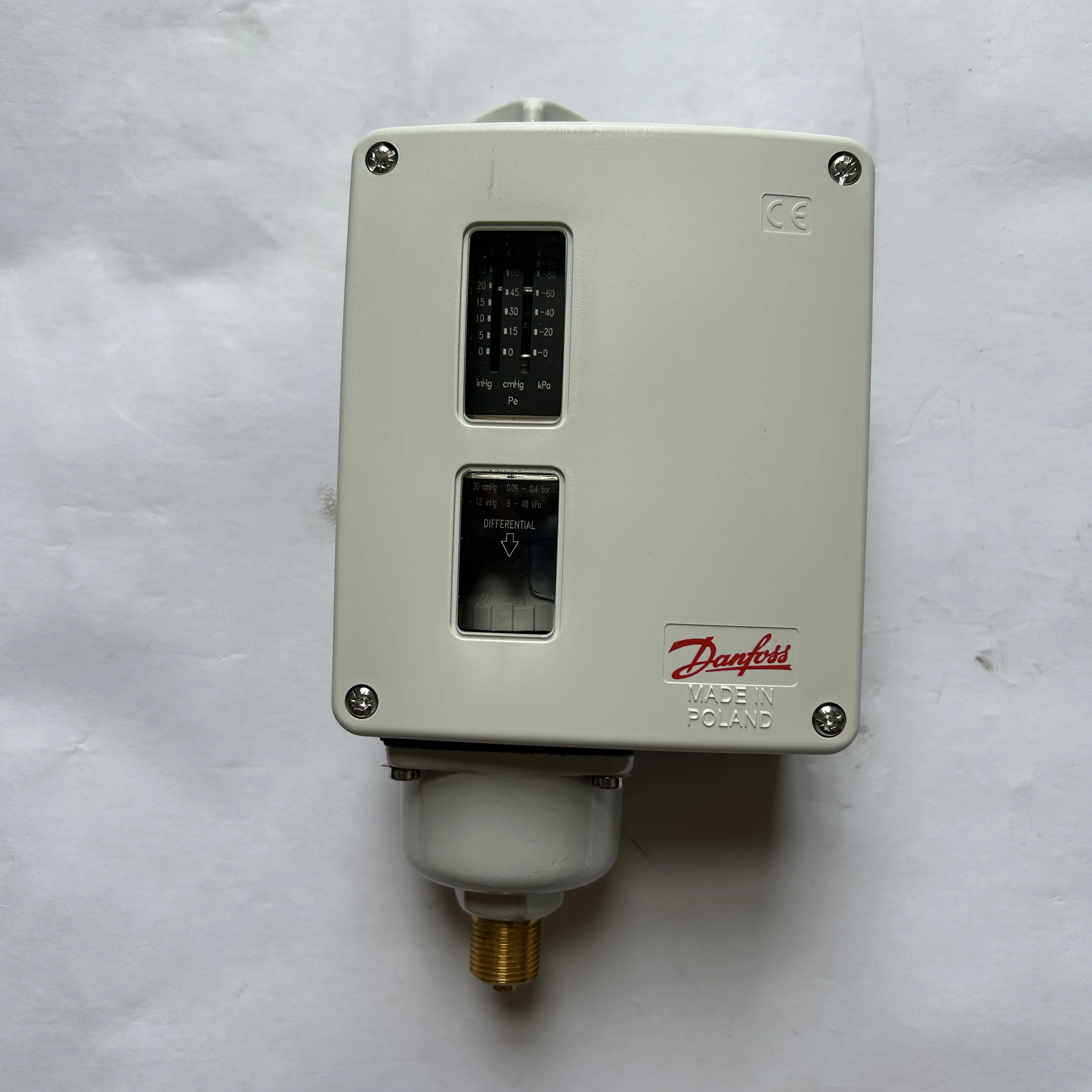 Danfoss new and original PLC relay or switch module 017-521566 RT121