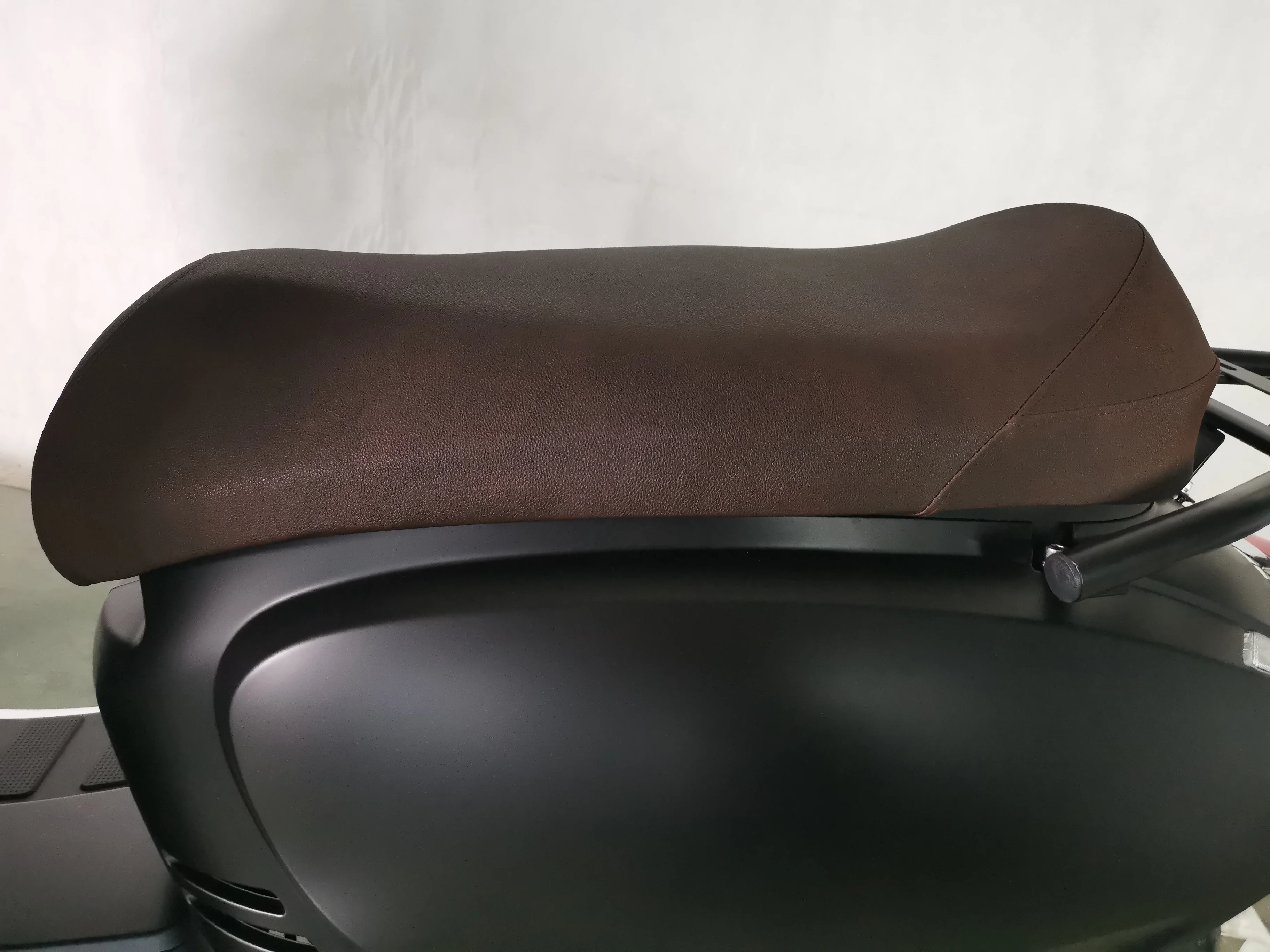 high performance high torque powerful portable lithium battery 5000W rear hub motor vespa electric  moped for adults on sale