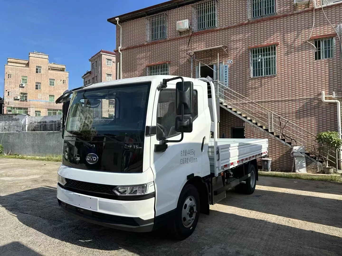 2024 BYD T5DM New Chinese Brand Electric Truck Range over 1000KM with DM Gasoline & Electric Options Cargo Truck