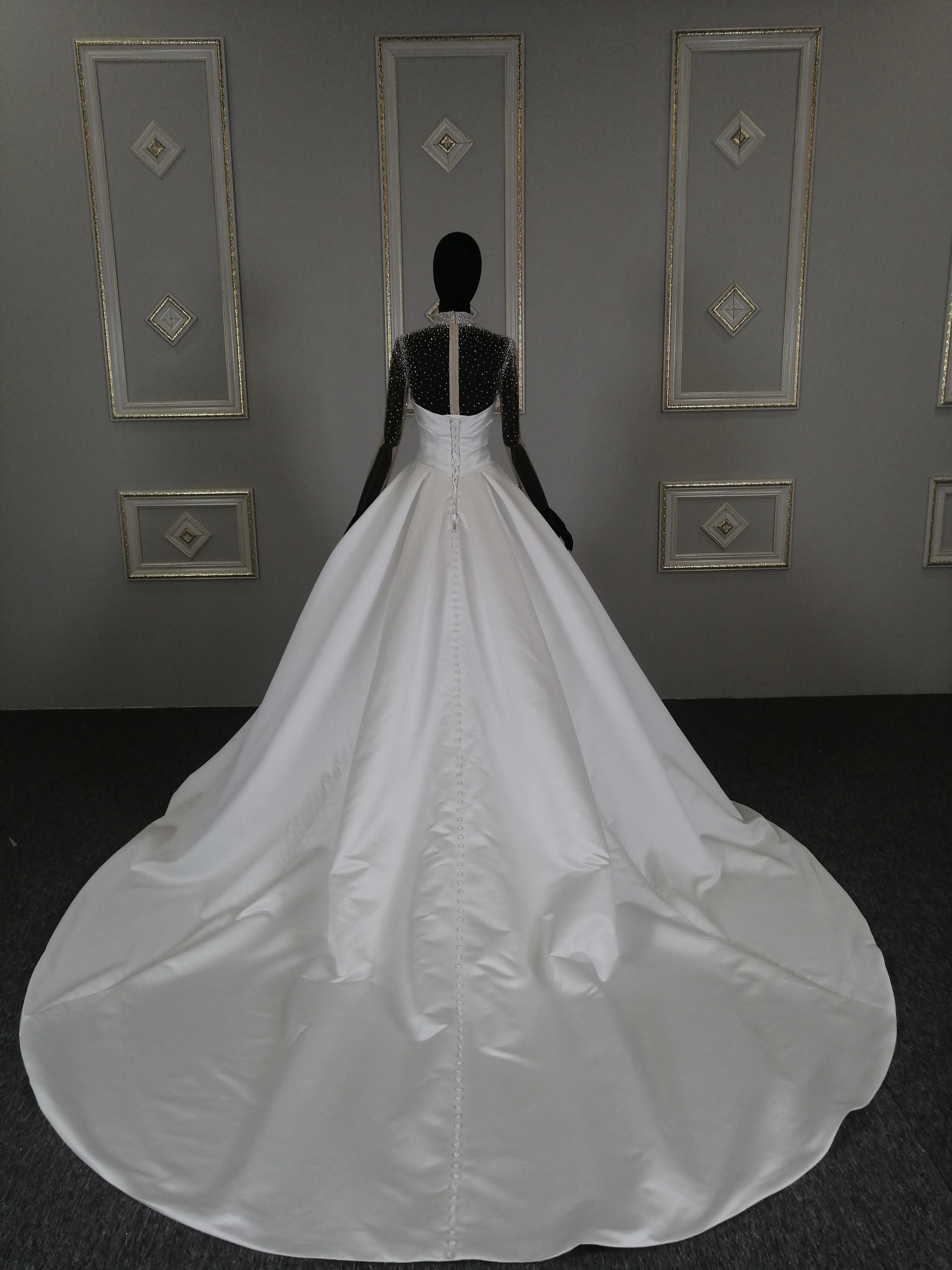 Long Sleeves Vintage Sequined Beading High-end Bridal Gown 2020 removable jacket Satin fabric luxury wedding dress