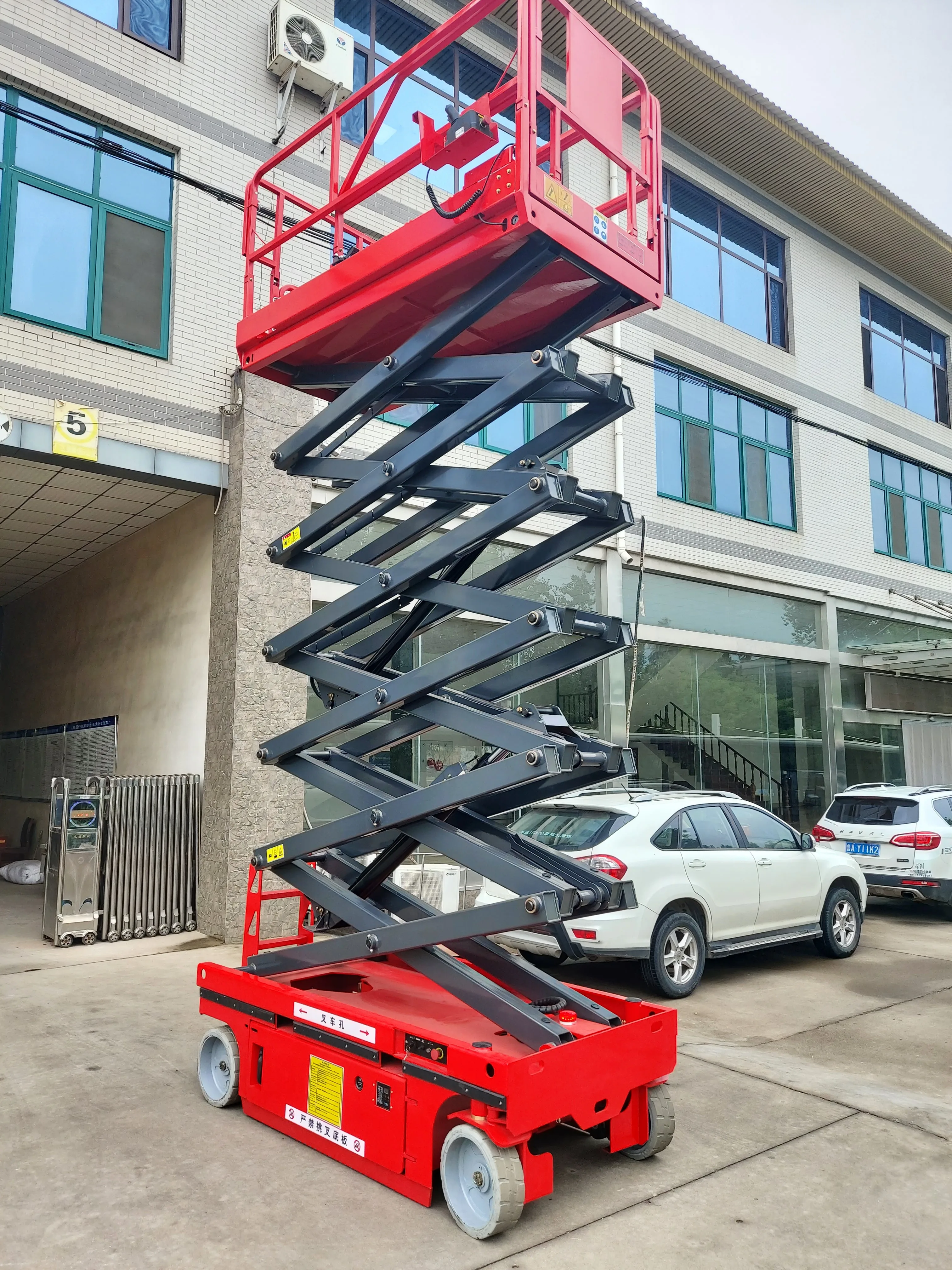 Factory supply practical  industrial platform lift strong convenient electric platform lift
