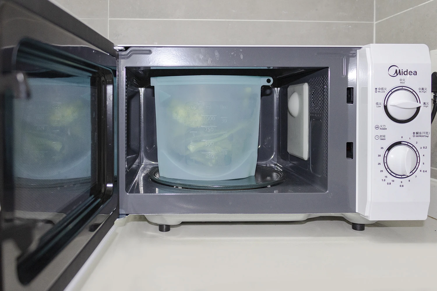 
Food grade reusable food preservation silicone storage bag for sandwiches vegetable fruit meat milk 