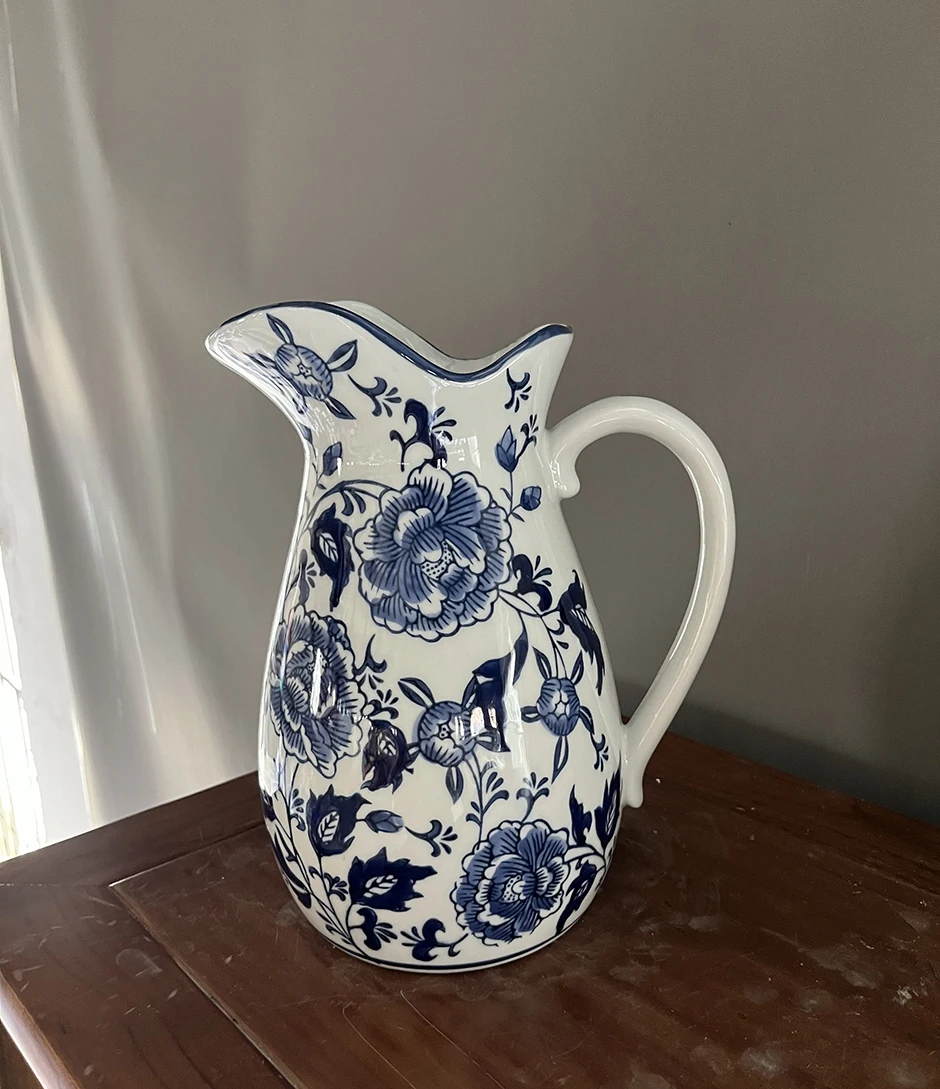 Large Chinese hand painted jug large blue and white vase hand painted pitcher