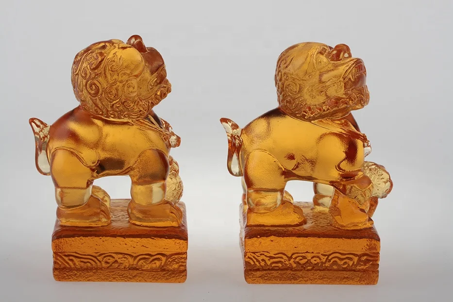 Custom Hand-carved Chinese Traditional Majestic Lion Crystal Glass Statue Feng Shui Decoration