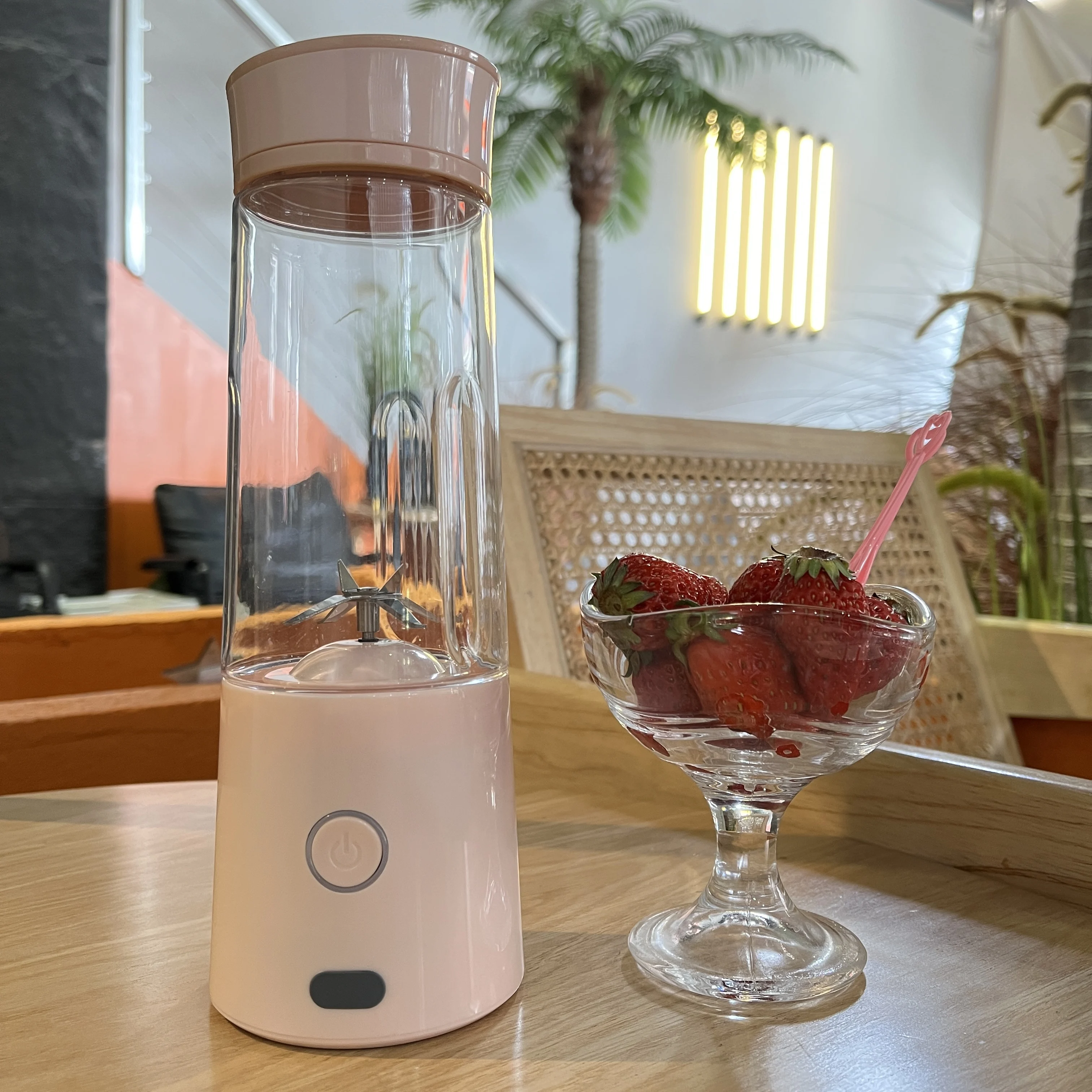 Hot sale colorful personal travel 400ml mini usb juicer blender smoothie maker portable  rechargeable blender