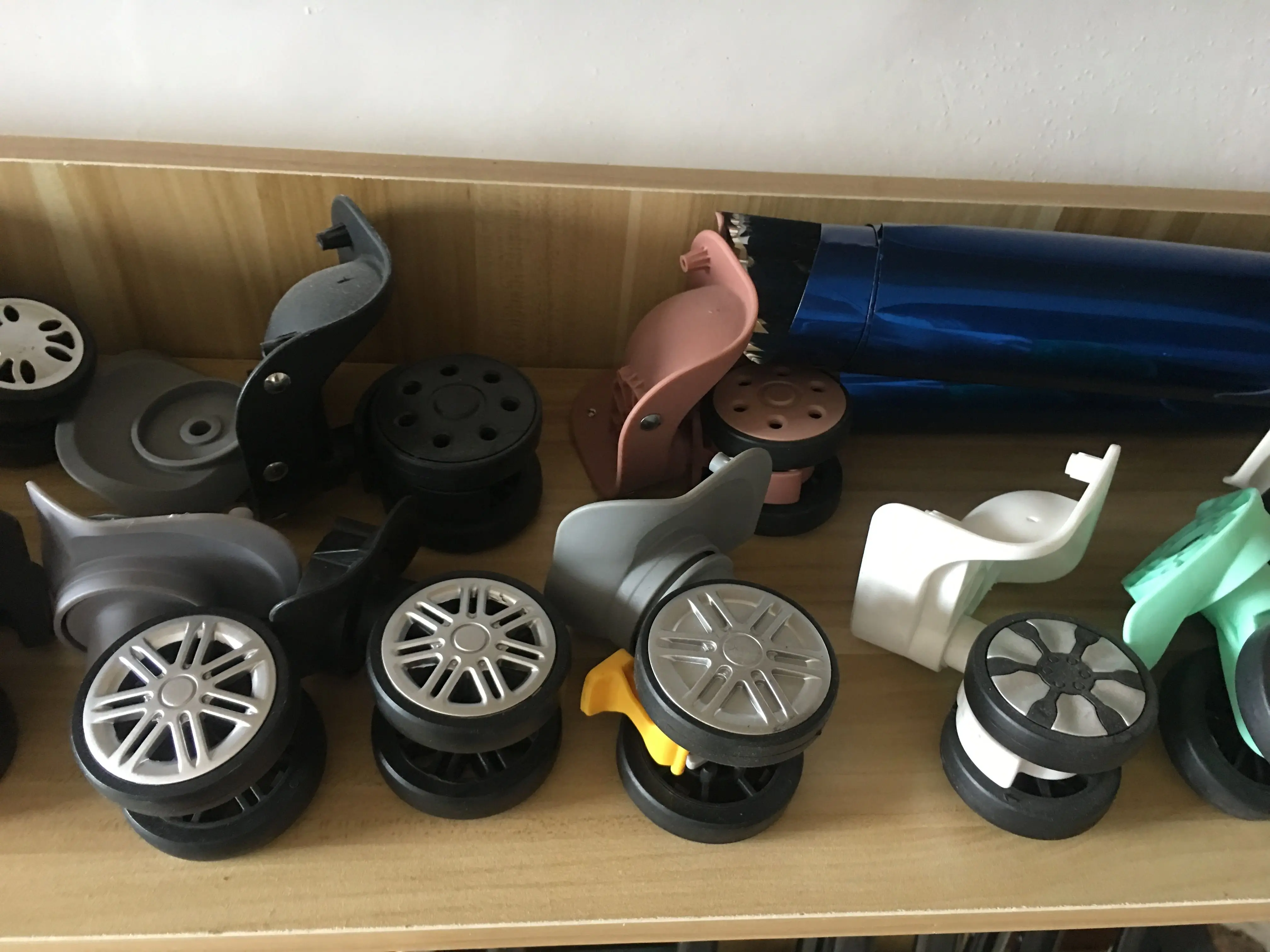 Manufacturer low price luggage wheel durable suitcase accessories spinner wheel