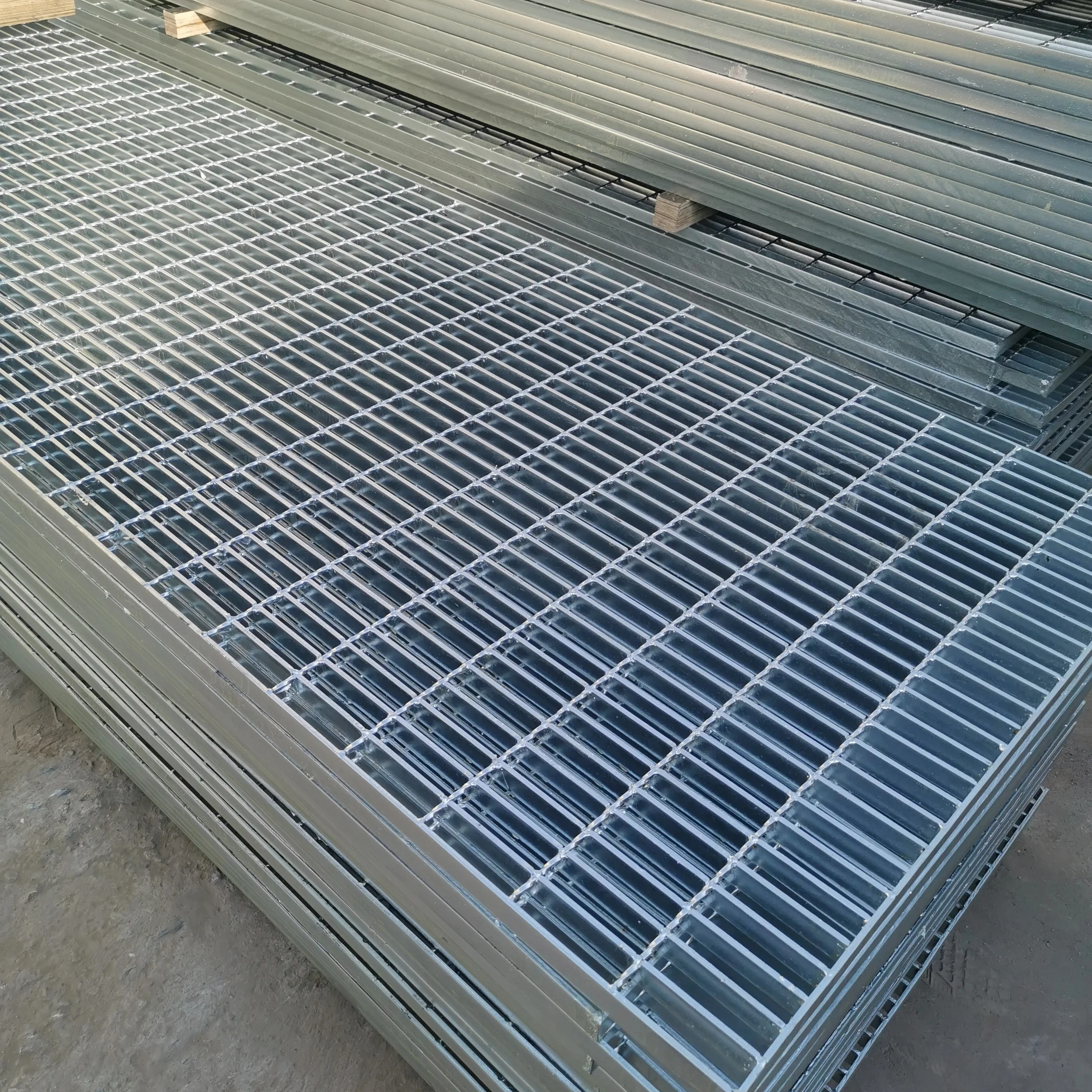 ASTM A36 Standard Industrial Galvanized Serrated Mesh Grating Plain Safety Steel Bar Grid Grates Stainless Steel material