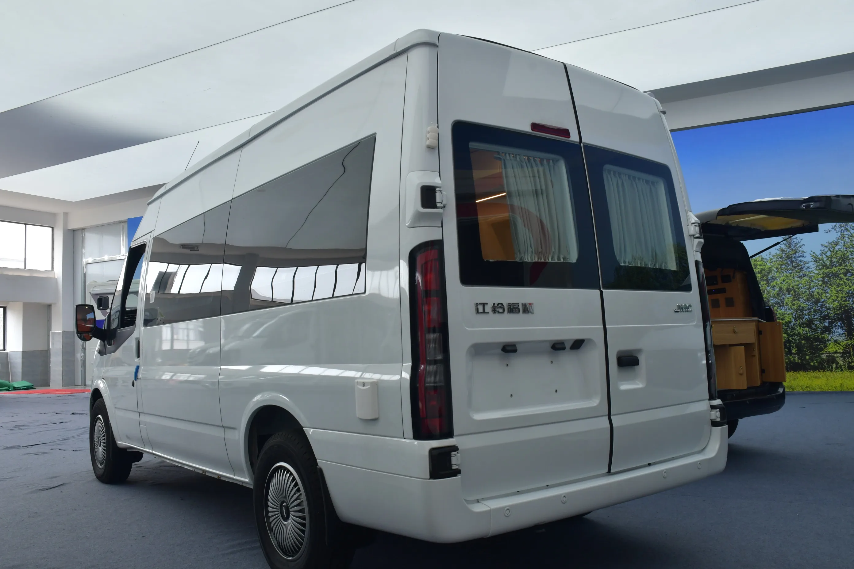 JMC Fushun diesel Camping car 2024 Newest Luxury Edition 2.0T High Power Touring car Spacious Motor Home of high configuration