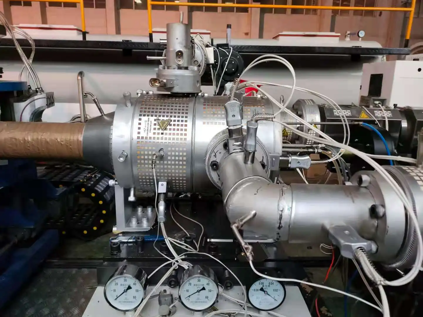 SN8 HDPE flexible corrugated pipe making machine producing 500mm DWC pipes