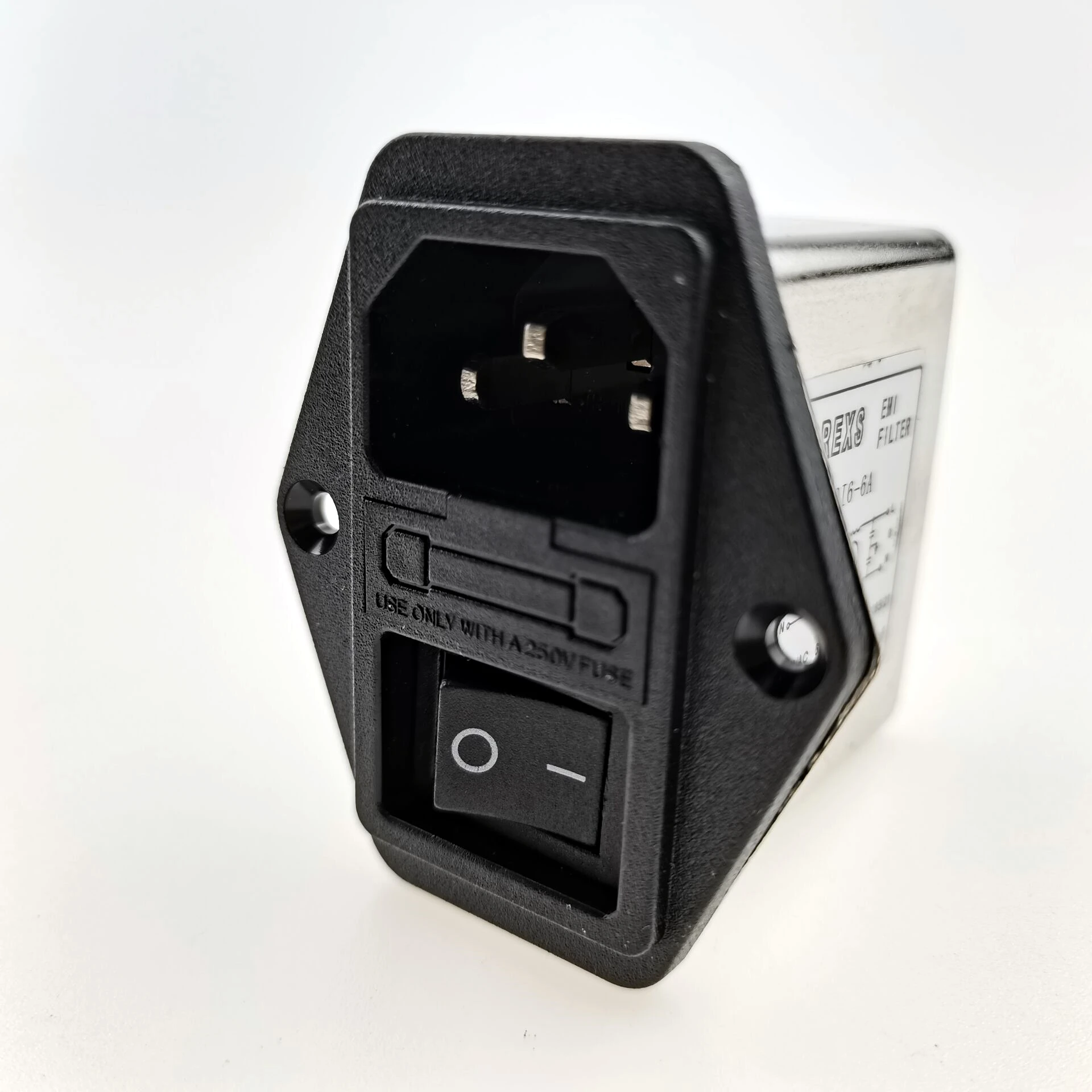  Шумоподавляющий фильтр EMI 220 В переменного тока с розетчным переключателем и предохранителем 1 А 3 6
