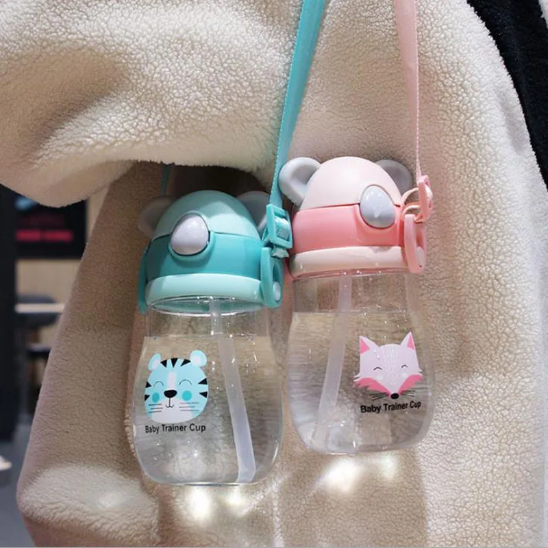
2020 New Arrival Baby Plastic Water Bottle Cartoon Pattern Kids School Drinking Water Cup with Straw and Rope 16OZ 