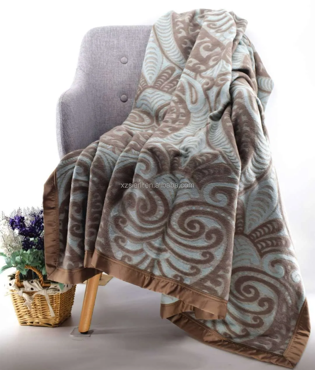 high quality luxury fashion jacquard  designed 100% percent Silk Blanket with Silk Satin Border