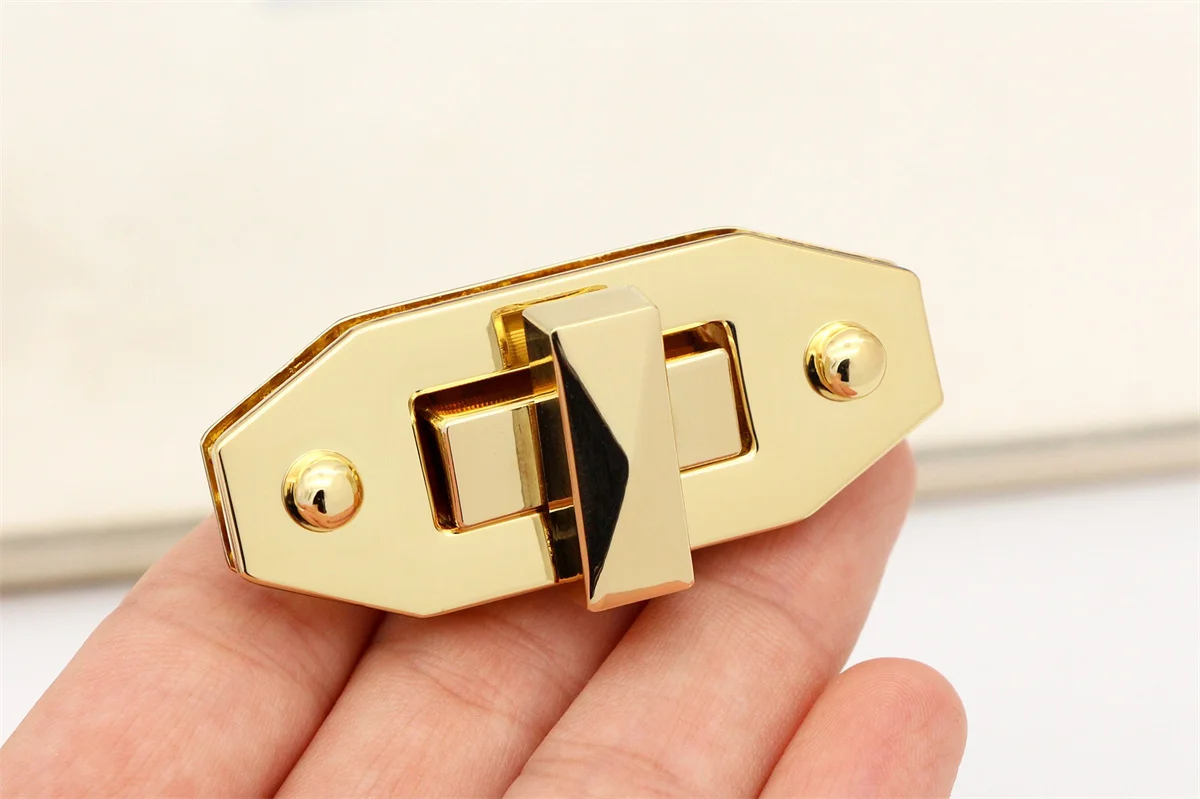 Custom design Twist Lock Fashion bag  Gold Purse Locks Metal bags hardware Handbag Lock Hardware for Bags