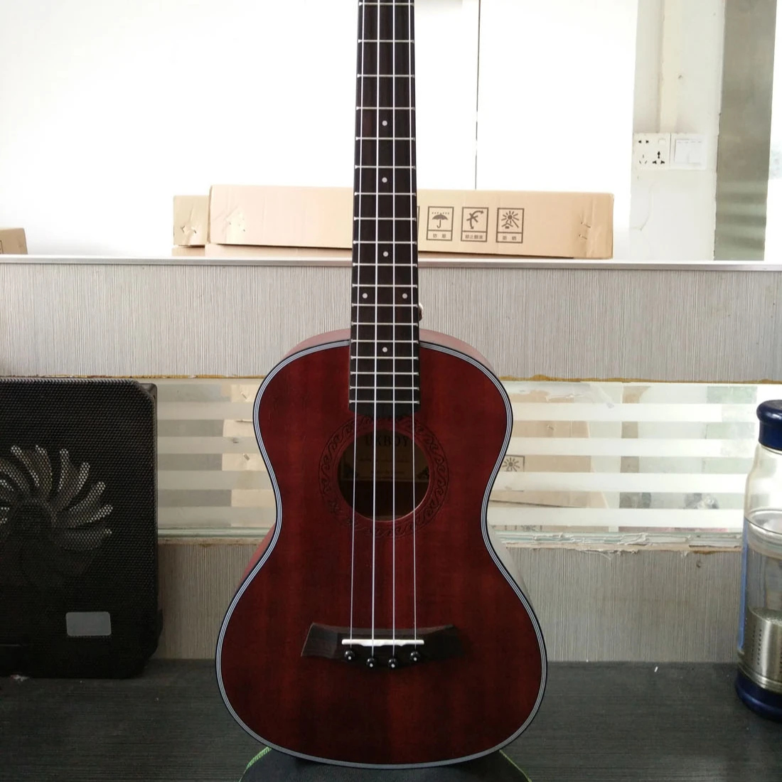 26 Inch Wooden Ukulele Engraving Universal Musical Instrument Matte Surface Nylon Strings Mahogany Ukulele for Beginner