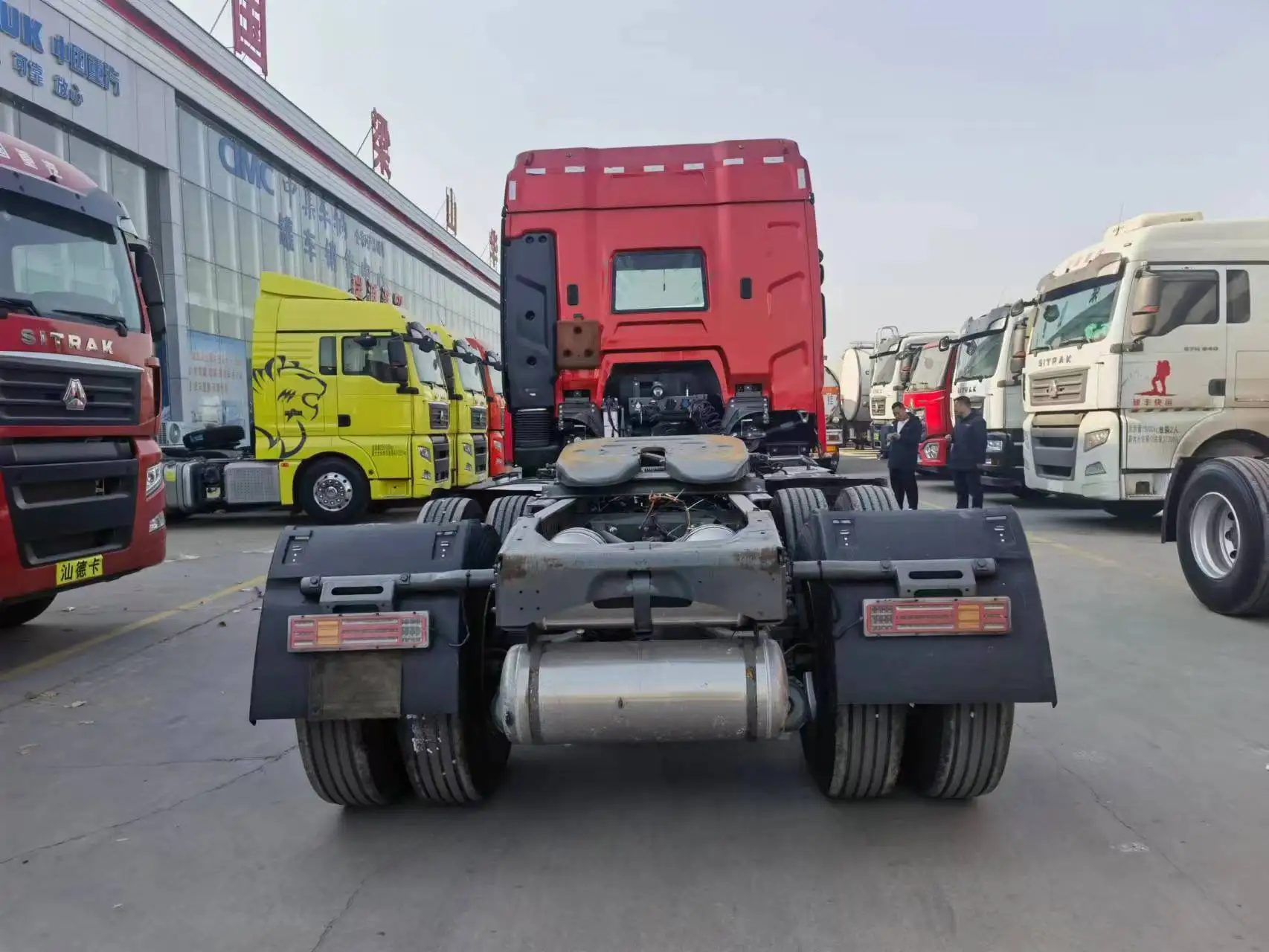 Новый трактор Howo Max грузовик газовый тягач торговый