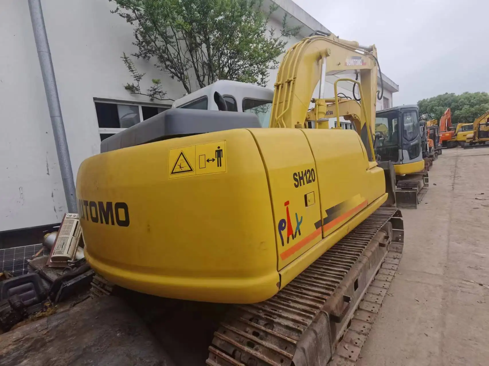 Sumitomo SH120 SH200 SK200 Used Japan original hydraulic digger excavator secondhand 12 ton cheap price excavator for sale