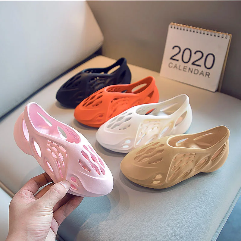  Быстросохнущие розовые модные детские сандалии yeezy новинка 2021 летние пляжные для девочек и мальчиков мягкие