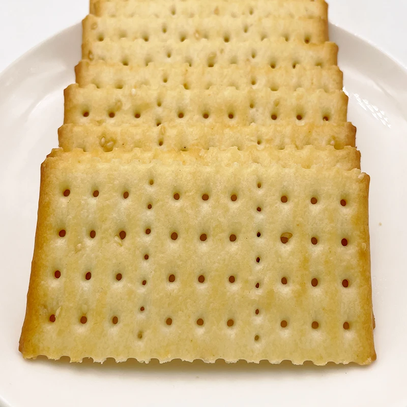 Chinese healthy snacks crispy salt milk biscuit milk soda cracker