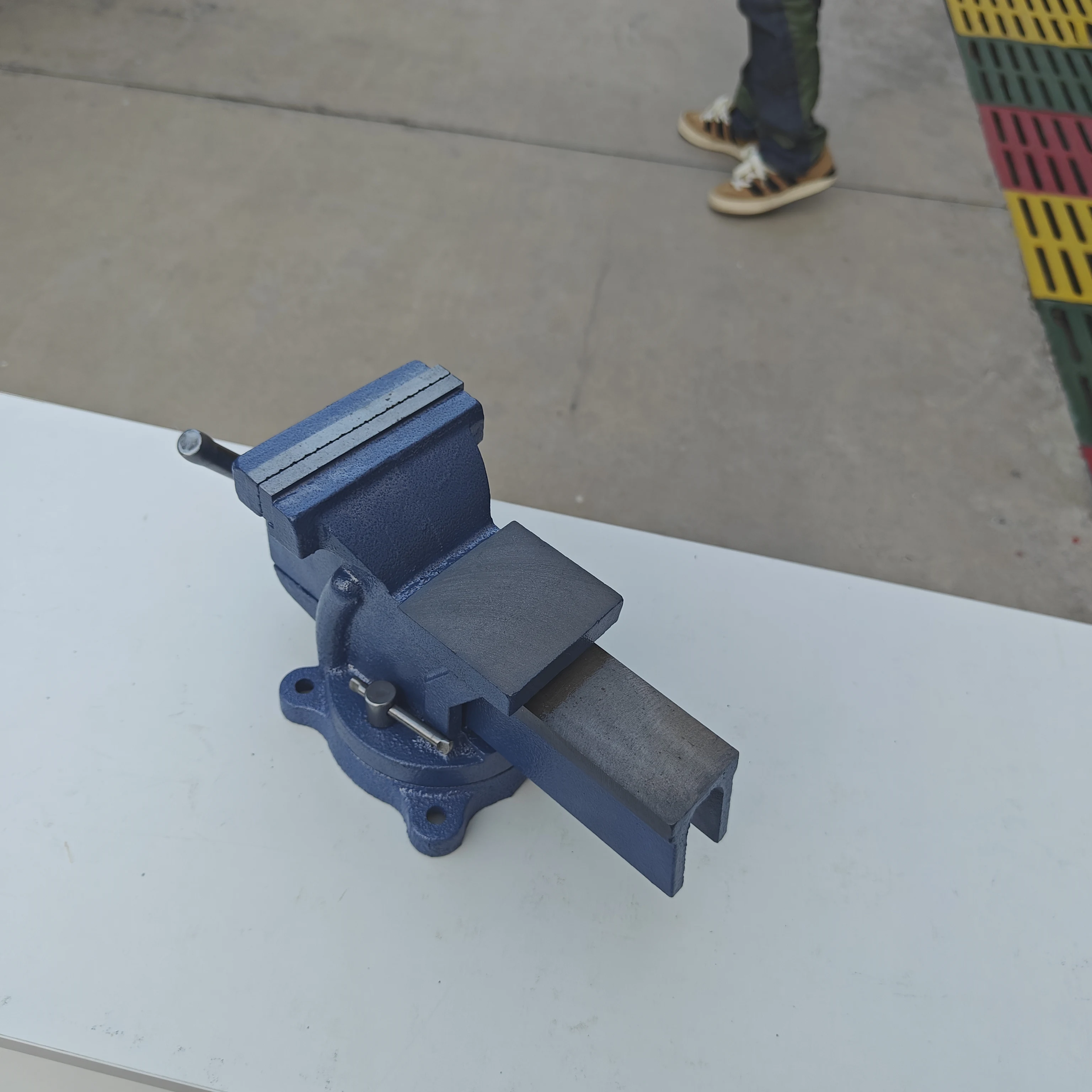 Chrome plated cast iron body with carbon steel jaws Fixed base bench vise Fixed base machine tool