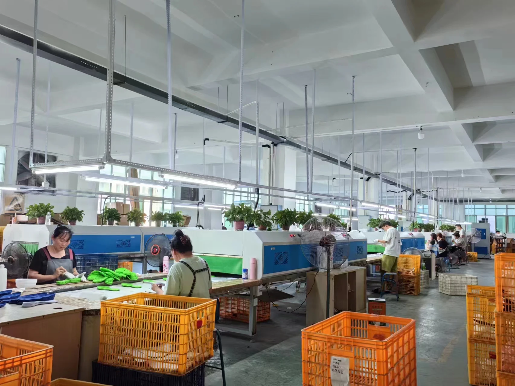 Wholesale Anti-Slip and Wear-Resistant Casual Shoe Sole Lightweight Foam With Natural Rubber Outsole