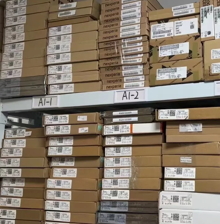 New original TRF7962RHBT VQFN-32 NFC/RFID Tags & Transponders Other ic