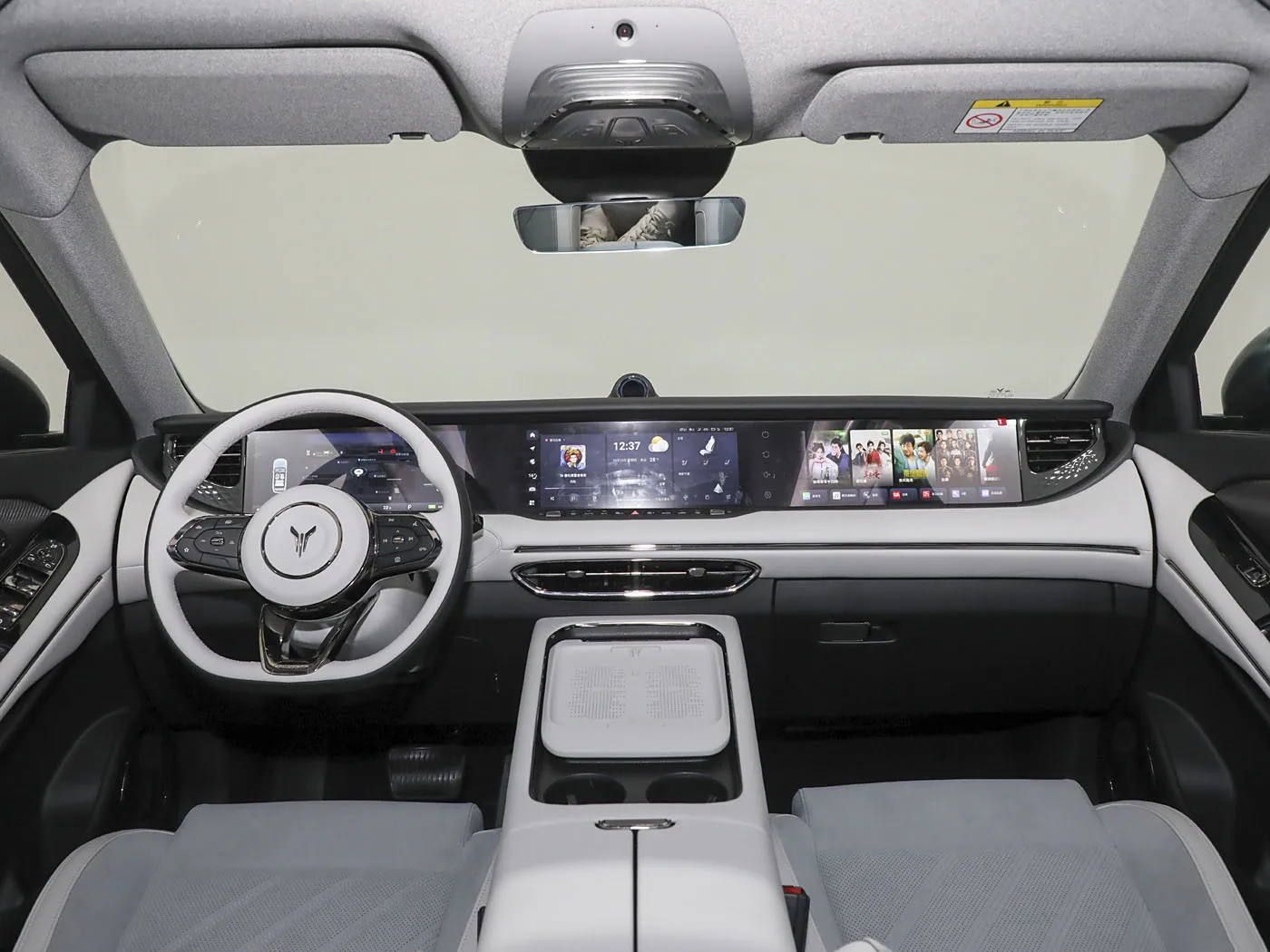 China 2025 New 4x2 4x4 5 Doors 5 Passenger Seats 255 45 R20 Tires Left Hand Drive Endurance Mileage 318km Suv