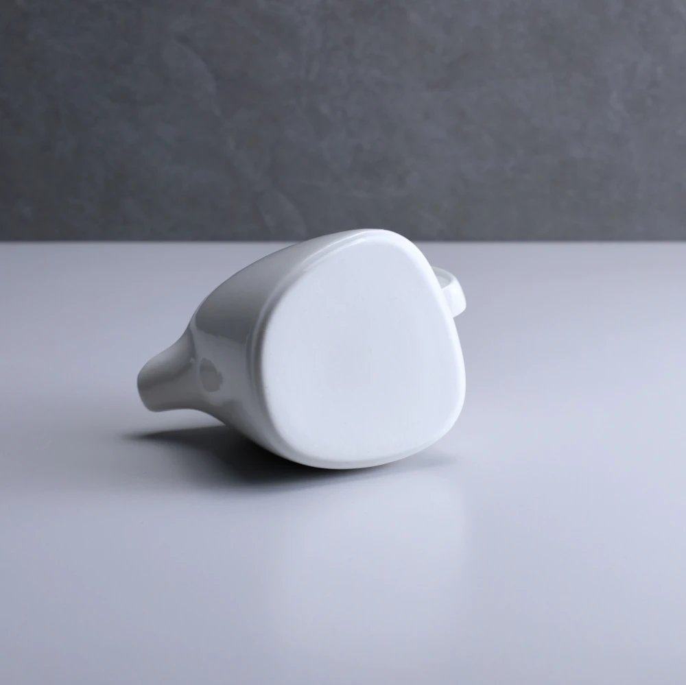 2024 Hotel Supplier Wholesale Glossy White  Table Latte Art Pots OEM LOGO  Vajilla Italian Ceramic Milk Pitcher Ceramic Milk Jug