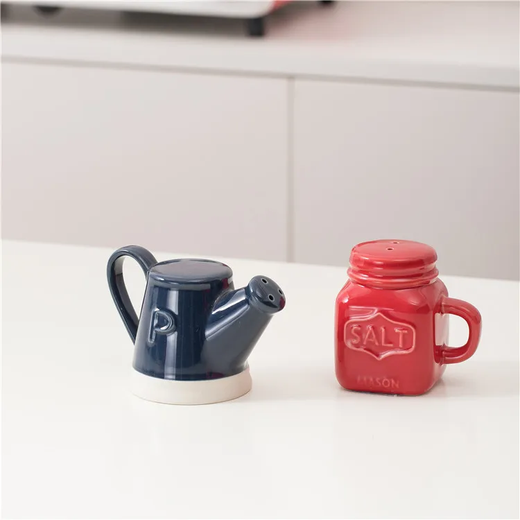 wholesale custom embossed promotional christmas decorative home kitchen ceramic salt and pepper shakers
