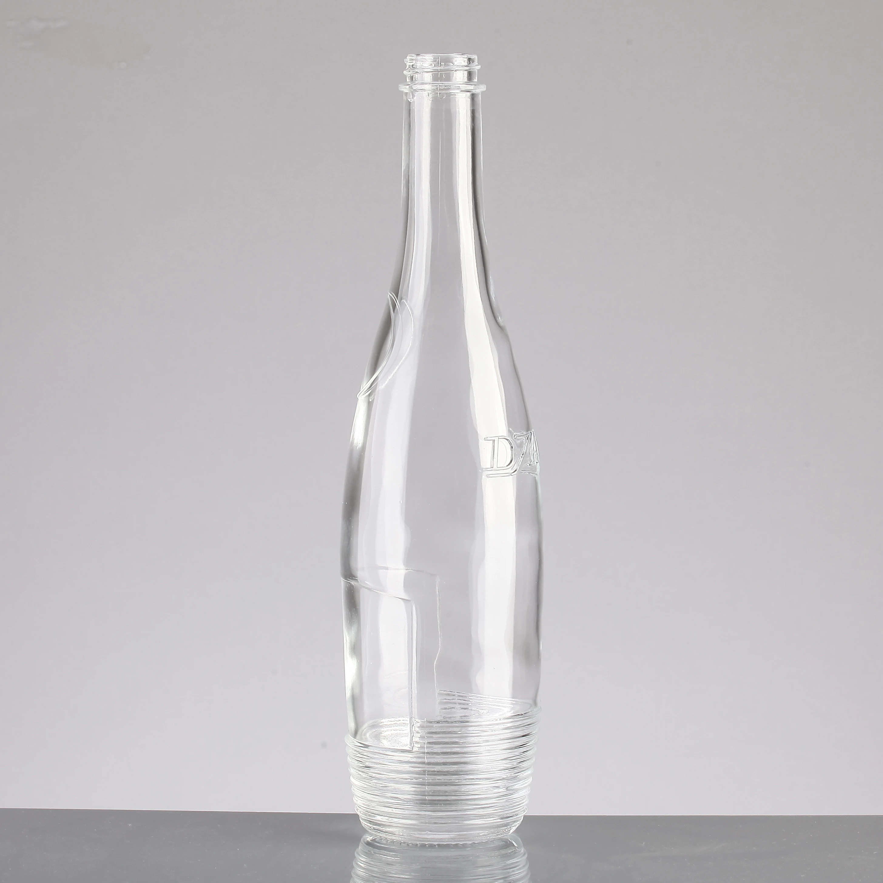 Wholesale  750 ml clear  round imported wines and liquors  whisky red white wine glass bottle with cork or  rubber plug