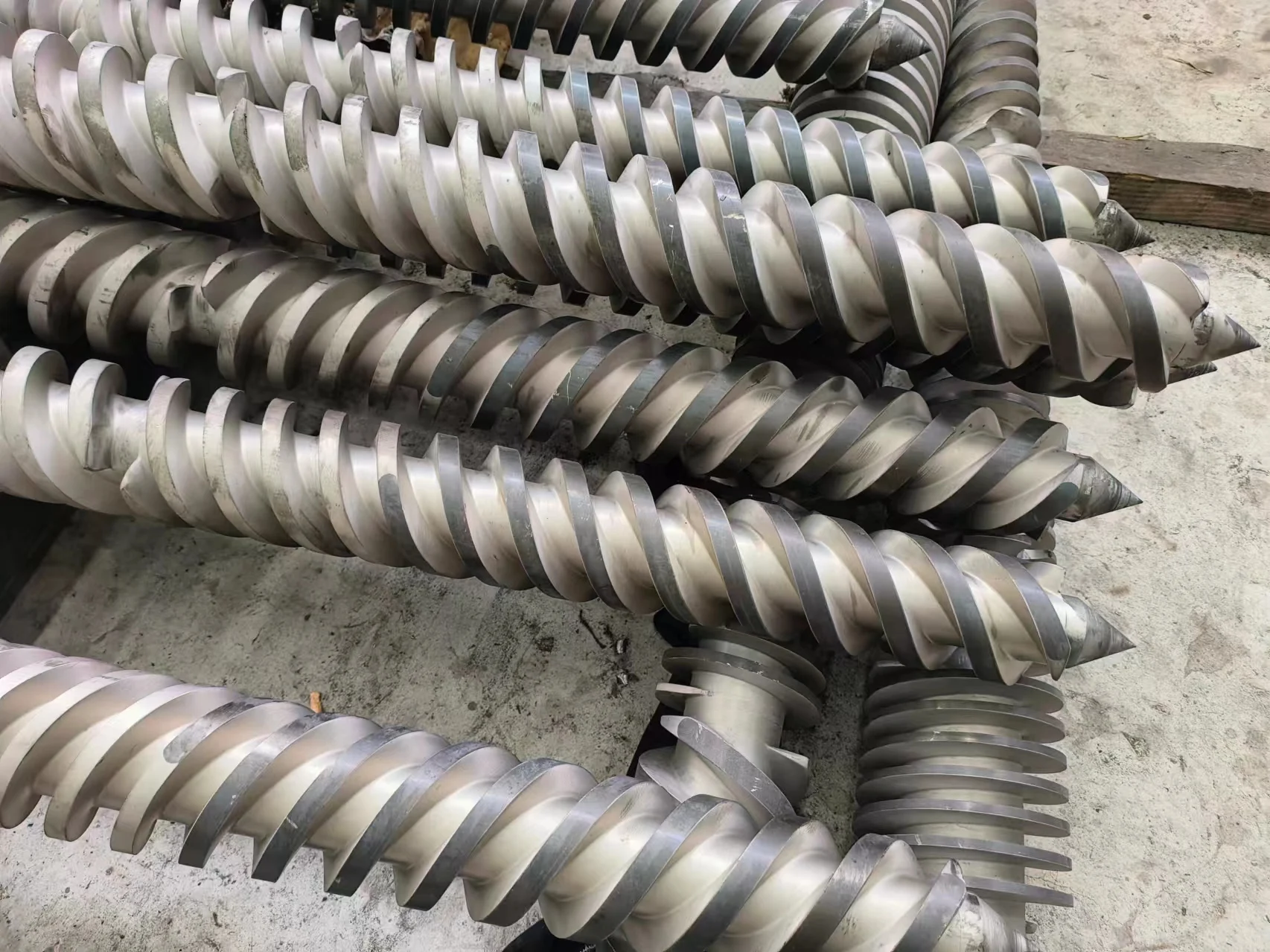 Manufacturer of conical/parallel twin screws