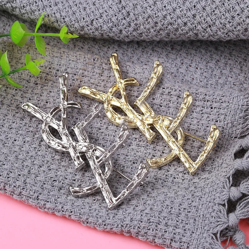 2022 European And American Retro Threaded Coat Sweater Suits Accessories Y Type Brooch Pins Lady