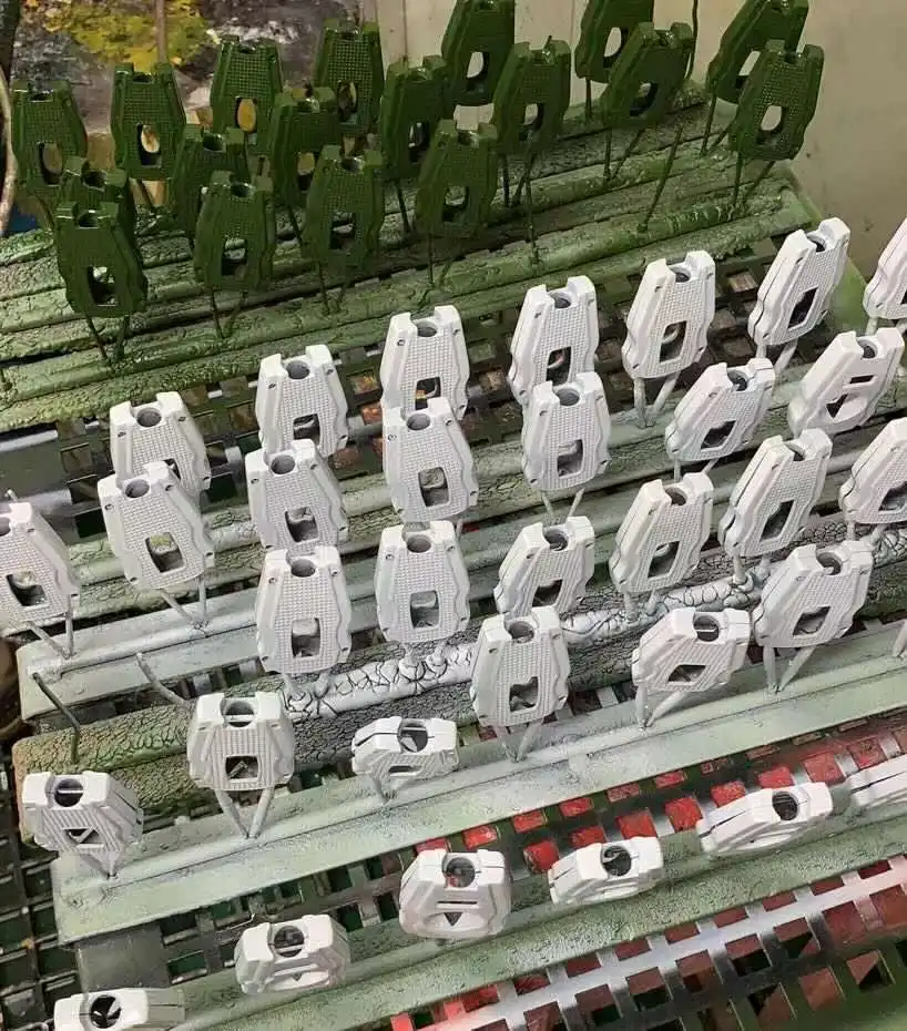 Роскошный нож для резки сигар золотистого цвета с отверстием под заказ логотипом на поверхности